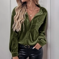 Dettaglio camicia di velluto verde scuro con colletto a revers e taschino sul petto - S / Verde