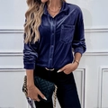 Elegante camicia di velluto blu scuro a maniche lunghe con colletto a rever e taschino - XS / Blu Reale