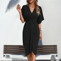 Elegante vestido midi negro con cuello en V, detalle de nudo y dobladillo asimétrico - S / Negro