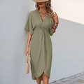 Vestido verde salvia con escote en V, detalle de nudo en cintura y falda drapeada - S / Verde Militar