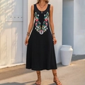 Nahaufnahme von Boho-Blumenmuster und Quastenkordel am schwarzen ärmellosen Kleid - S / Schwarz