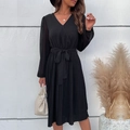 Elegante vestido negro de manga larga con cuello en V y falda plisada para mujer - S / Negro