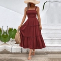 Robe d'été longue à volants rouge bordeaux avec corsage smocké et fines bretelles - Bordeaux