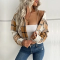 Giacca a camicia corta scozzese da donna in giallo zenzero e bianco strutturato - S / Cachi