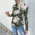 Felpa verde scuro a fiori con collo alto e coulisse, dalla morbida trama spazzolata - Verde Militare