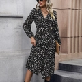 Robe noire élégante à imprimé fleuri pour femme avec col en V et boutons latéraux - S / Noir