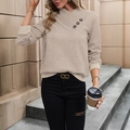 Top texturizado color avena con cuello superpuesto y botones decorativos modernos - S / Albaricoque