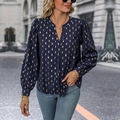 Camicetta blu scuro a maniche lunghe con scollo a V e stampa geometrica a rombi dorati - S / Blu Notte