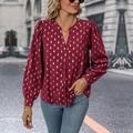 Camicetta bordeaux a maniche lunghe con motivi a rombi dorati e scollo a V stile - S / Borgogna