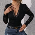 Sexy Damen Body aus schwarzer Spitze mit langem Arm, tiefem V-Ausschnitt und Häkelmuster - S / Schwarz