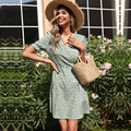 Vestido veraniego de flores verde con cuello en V, manga corta y cintura entallada - S / Verde