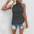 Haut de plage gris sans manches à licou avec dentelle florale et textures au crochet d'été - Gris foncé