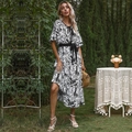 Boho-Maxikleid mit schwarz-weißem tropischem Palmenprint, V-Ausschnitt und Bindegürtel - L / Schwarz