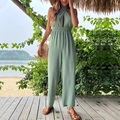 Salbeigrüner Neckholder-Jumpsuit mit überkreuztem Ausschnitt und weitem Beinschnitt - S / Grün