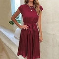 Elegante abito a pieghe rosso vino a maniche corte con cintura e scollo rotondo - S / Borgogna