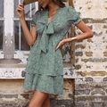 Abito estivo verde a fiori con fiocco sullo scollo a V e balze a strati sul fondo - XL / Verde