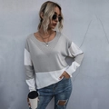 Women's casual color-block knit sweater with V-neck hollow detailing in grey and white - Light Gray