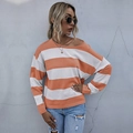 Maglione in maglia a righe arancioni e bianche da donna con spalle scese e girocollo - Arancione