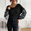Damen Strickpullover in Schwarz mit stylischem Leopardenmuster-Patchwork an Ärmeln - S / Schwarz
