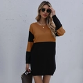 Braunes und schwarzes Strickkleid im Color-Block-Design mit Rundhals und Langarm - S / Braun