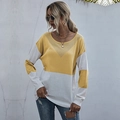 Maglione in maglia da donna girocollo bicolore giallo e bianco con dettagli in mesh a V - S / Giallo
