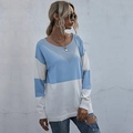 Maglione in maglia da donna azzurro e bianco con girocollo e vestibilità comoda - S / Celeste