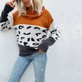 Maglione da donna a collo alto con pannelli leopardati e blocchi di colore caramello e grigio - S / Cammello