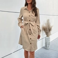 Vestido camisero de pana caqui con manga larga y cinturón para un estilo casual - S / Albaricoque