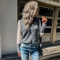 Pull en tricot gris pour femme avec col en V, manches en dentelle blanche et losanges - S / gris foncé