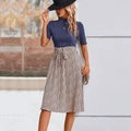 Elegante jurk met korte mouwen, marineblauw gebreid topje en luipaardprint rok - S / Blauw