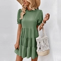 Abito corto verde a balze con maniche a sbuffo e design estivo in stile vacanza - S / Verde