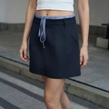 Dunkelblauer Minirock mit doppeltem Bund und blau-weiß kariertem Kordelzug-Detail - XS / Marineblau
