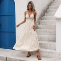 Boho-Maxikleid in Cremeweiß mit Neckholder, Pailletten und Perlen am V-Ausschnitt - S / Aprikose