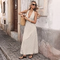 Robe longue sexy à pois noir et blanc avec licou, décolleté en V et dos nu élégant - S / Abricot