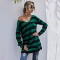 Pull en maille oversize à col en V avec rayures noires et vertes et détails déchirés - S / Rayures Vertes et Noires