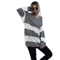 Maglione a maglia a righe grigie e bianche oversize con classico girocollo da donna - S / Bianco Sporco
