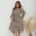 Leoparden-Midikleid für Damen mit langen Glockenärmeln und passendem Bindegürtel - S / Khaki