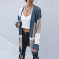 Cardigan lungo in maglia color-block da donna in blu e beige con apertura frontale - S / Grigio Scuro (Blu Bianco Khaki Colorblock)