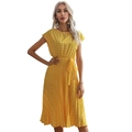Abito estivo giallo a pois con girocollo, gonna a pieghe e cintura abbinata in vita - S / Giallo