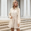 Mono corto beige de manga larga con cordón en la cintura y diseño de cuello camisero - S / Albaricoque