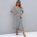 Vestido largo floral con hombros descubiertos en blanco y negro y dobladillo con volantes - S / Blanco