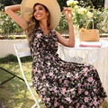 Elegantes ärmelloses Maxikleid in Schwarz mit rosa Rosendruck und Gürtel zum Binden - S / Schwarz