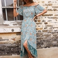 Maxikleid mit Blumenmuster in Hellblau, Off-Shoulder-Schnitt und Volant am Saum - S / Grün