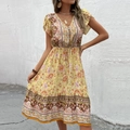 Gele bohemien jurk met V-hals, bloemenprint, ruchesmouwen en trekkoord taille - S / Geel