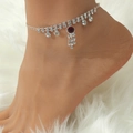Bracelet de cheville argenté avec gemme rouge et franges strass sur fausse fourrure - Style à glands