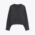 Pull en maille gris foncé à col en V pour femmes avec boutons décoratifs aux poignets - S / gris foncé