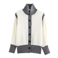 Cardigan bianco in maglia con bordi grigi, collo alto, trama a coste e bottoni scuri - S / Bianco