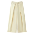 Détails du pantalon large taille haute de couleur crème avec plis avant et tissu tissé - Blanc Cassé