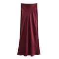Detail eines bordeauxroten Satin-Maxirocks mit eleganter Seidentextur und hohem Bund - XS / Dunkellila