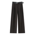Dettaglio di pantaloni scuri gessati con cintura in pelle nera e pieghe centrali decise - XS / Strisce marroni